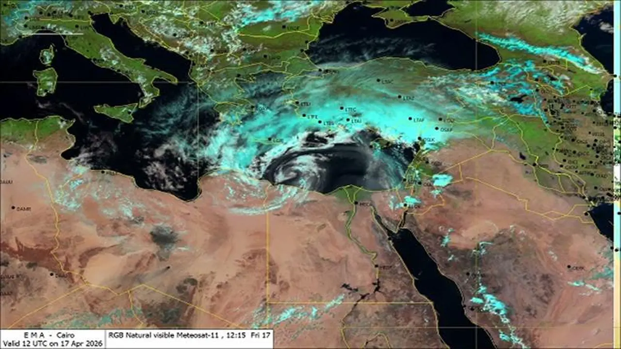 كتلة أتربة ورمال تزحف على شمال البلاد.. «الأرصاد» تقدم نصائح مهمة للمواطنين